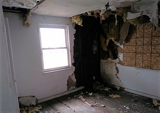 10741 E Outer Drive second floor 12.jpg